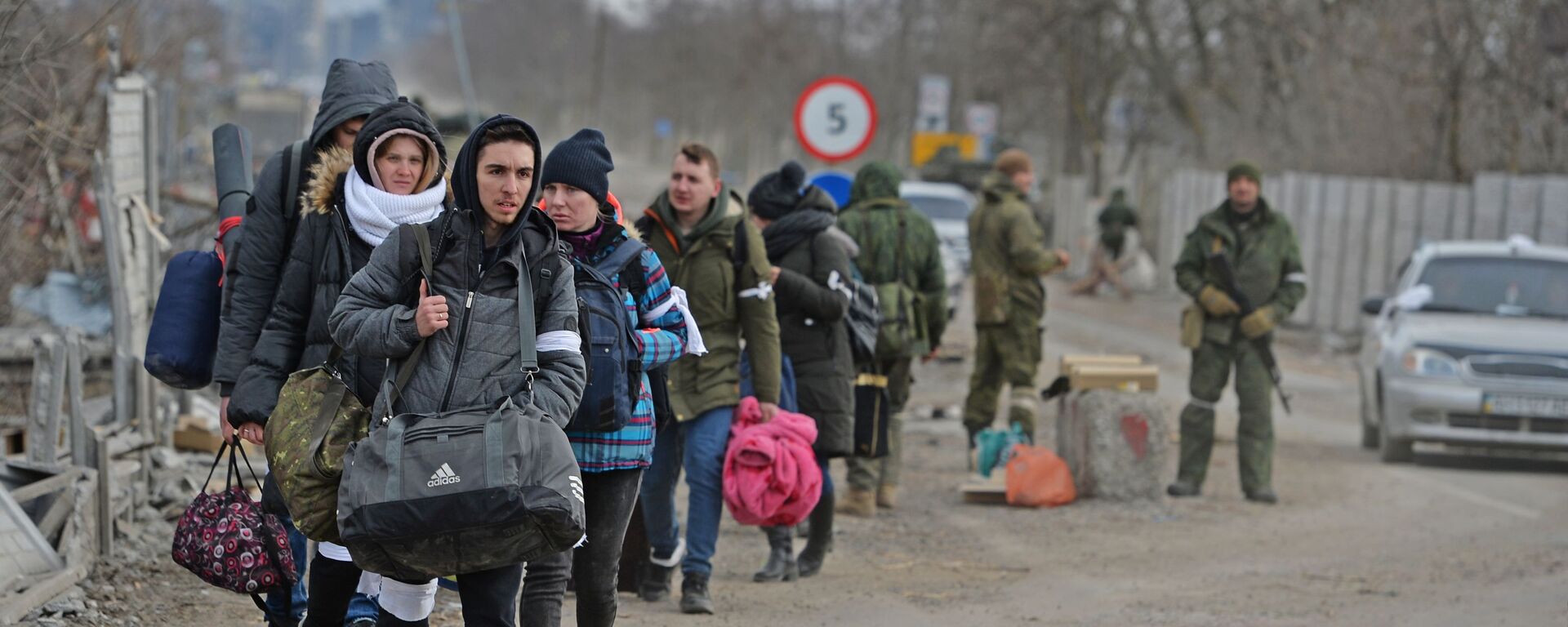اللاجئون من ماريوبول يغادرون المدينة عبر الممرات الإنسانية بمساعدة الجيش الروسي وقوات دونيتسك الشعبية، جنوب أوكرانيا  - سبوتنيك عربي, 1920, 19.04.2022