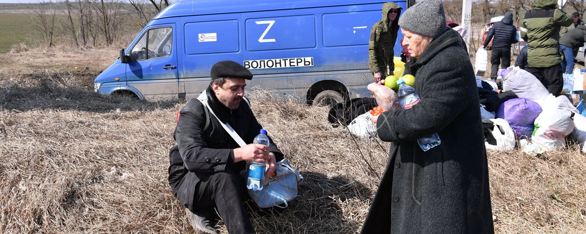 لاجئون من ماريوبول في قرية بورتوفسكويه في منطقة دونيتسك، أوكرانيا، حدود روسيا 24 مارس 2022 - سبوتنيك عربي, 1920, 29.03.2022