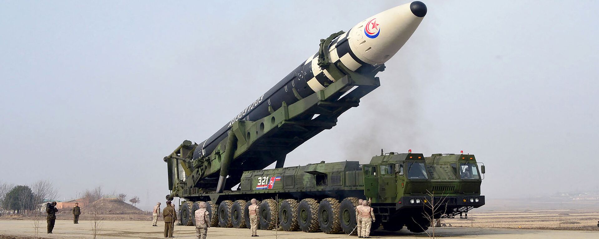 إطلاق  ما سمته وسائل إعلامية أنه نوع جديد من الصواريخ الباليستية العابرة للقارات، في هذه الصورة التي نشرتها وكالة الأنباء المركزية الكورية الشمالية  في 24 مارس 2022. - سبوتنيك عربي, 1920, 17.04.2022
