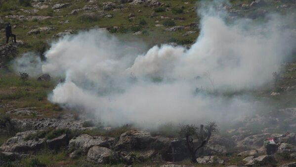 مواجهات بين فلسطينيين وقوات الجيش الإسرائيلي في بلدة دجن شمالي الضفة الغربية - سبوتنيك عربي
