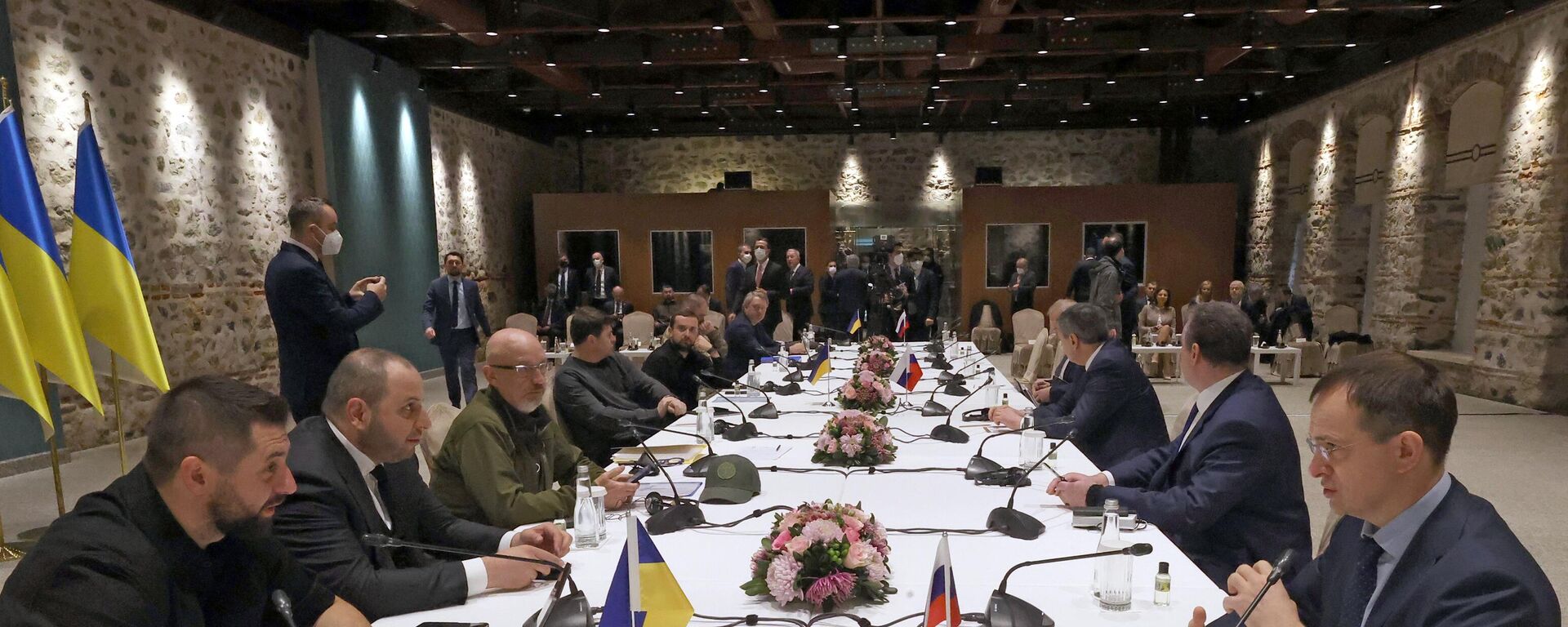  جولة  جديدة من المفاوضات الروسية الأوكرانية في قصر دولما بهجة في اسطنبول، تركيا 29 مارس 2022 - سبوتنيك عربي, 1920, 20.04.2022