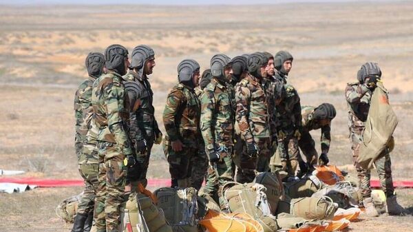 الفرقة 25 بالجيش السوري تجري تدريبات إنزال خلف خطوط العدو، إدلب، سوريا - سبوتنيك عربي