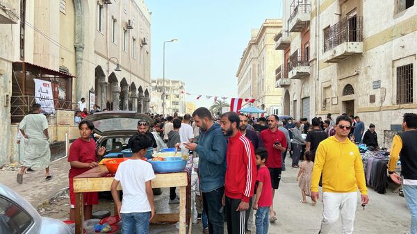 عودة الأسواق الشعبية الرمضانية في بنغازي وسط الدمار - سبوتنيك عربي