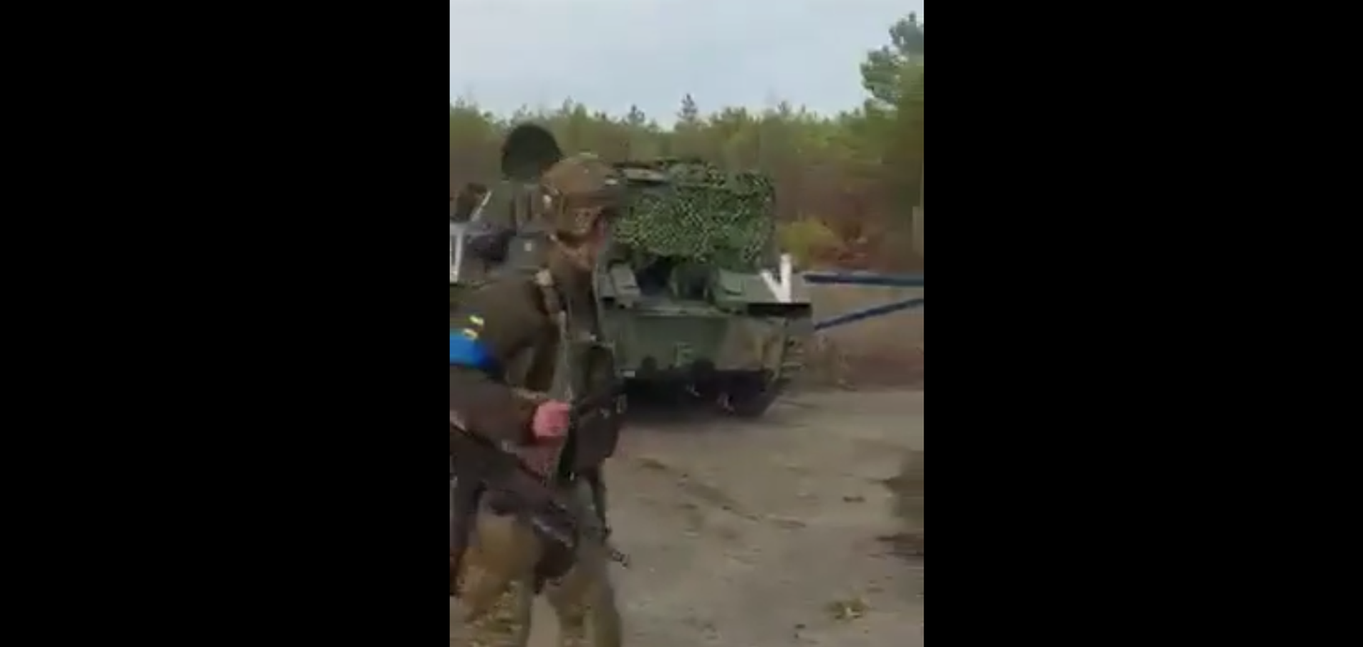 فيديو تم تداوله على وسائل التواصل الاجتماعي يوثق تنفيذ الجيش الأوكراني جرائم حرب بحق الجنود الأسرى الروس - سبوتنيك عربي, 1920, 05.04.2022