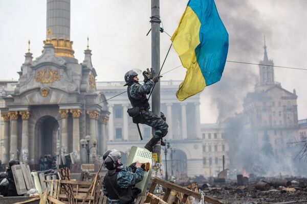 في 19 يناير 2014، أعلن الميدان المحتج أن البرلمان الأوكراني &quot;رادا&quot; لم يعد شرعيا اعتماداً على اتخاذ &quot;قانون 16 يناير&quot;. حاول المحتجون الهجوم على البرلمان إلا أنه بدأت اشتباكات عنيفة بين المحتجين وقوات الأمن الأوكرانية، وألقي القبض على 31 شخصا. - سبوتنيك عربي