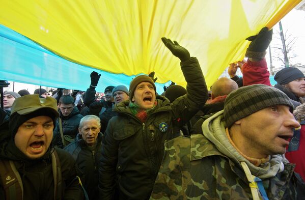 ليلة 30 نوفمبر 2013، قامت قوات الأمن الأوكرانية بطرد المتظاهرين المتجمهرين في وسط كييف، ما أدى إلى جرح 35 شخصًا، بمن فيهم عناصر الشرطة، وتم اعتقال 35 شخصا. - سبوتنيك عربي