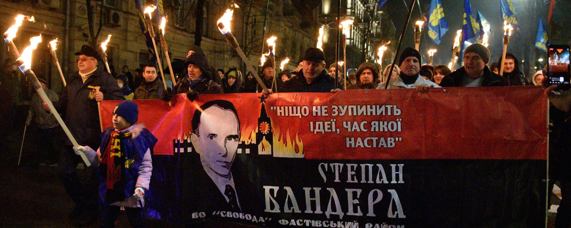 المشاركون في موكب الشعلة السنوي التقليدي بمناسبة ذكرى ميلاد ستيبان بانديرا في وسط كييف، 1 يناير 2022 - سبوتنيك عربي, 1920, 07.04.2022