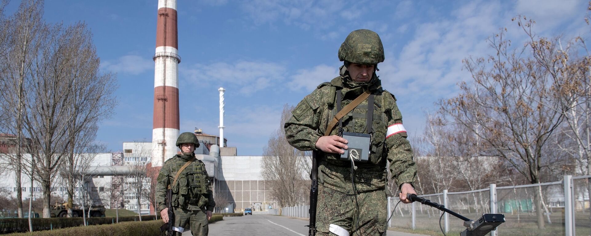 القوات المسحلة الروسية تقيس مستوى الإشعاع النووي في محطة زاباروجيه النووية، أوكرانيا 5 أبريل 2022 - سبوتنيك عربي, 1920, 10.05.2022
