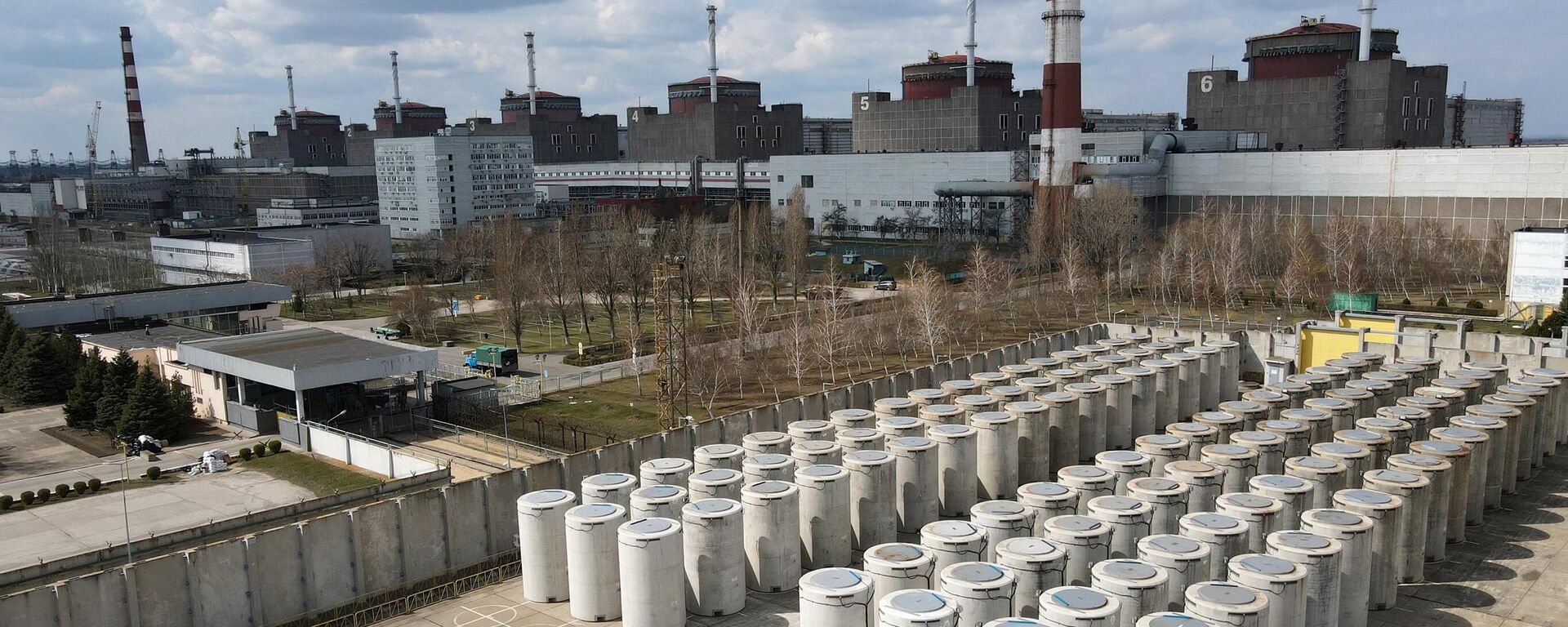 تخزين الوقود النووي الجاف المستهلك في محطة زاباروجيه النووية، أوكرانيا 5 أبريل 2022 - سبوتنيك عربي, 1920, 30.03.2023