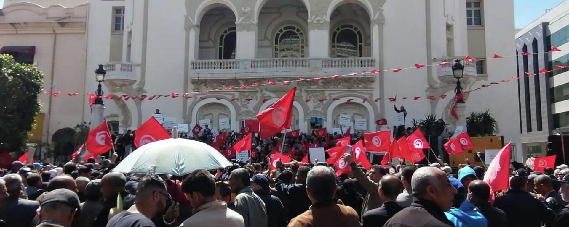 أنصار حركة النهضة يحتجون رفضا لحل البرلمان في تونس - سبوتنيك عربي, 1920, 07.05.2022