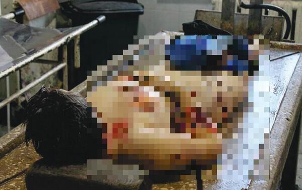 5 نوفمبر/ تشرين الثاني 2014، دونيتسك. ضحايا قصف مدفعي شنه مجرمو حرب من القوات المسلحة الأوكرانية، قُتل تلميذان في ملعب المدرسة رقم 63. - سبوتنيك عربي