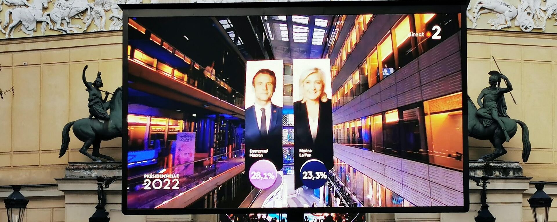 الانتخابات الرئاسية الفرنسية - لوحة تظهر المرشحين الرئيسيين الرئيس الحالي إيامنويل ماكرون، والمرشحة اليمينية ماري لوبان، فرنسا 2022 - سبوتنيك عربي, 1920, 23.04.2022