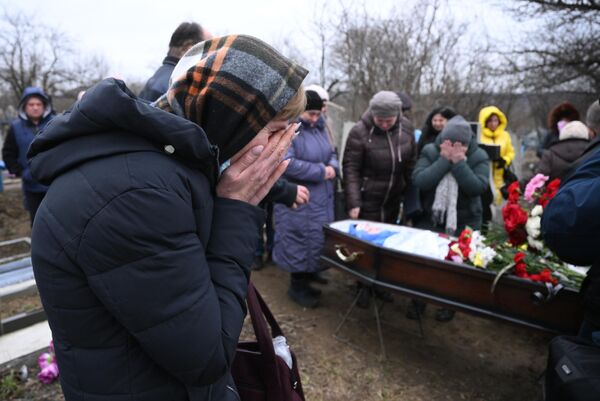 أدّى القصف الأكراني على مدرسة عامة في دنباس إلى مقتل معلمتين - سبوتنيك عربي
