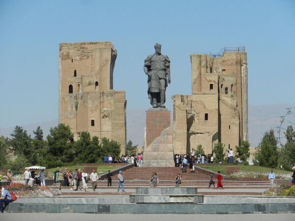 قصر آق سراي وتمثال تيمور في مدينة سمرقند، أوزبكستان   - سبوتنيك عربي