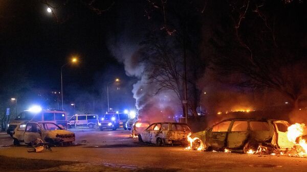 احتجاجات عنيفة في السويد ضد حرق القرآن الكريم - سبوتنيك عربي