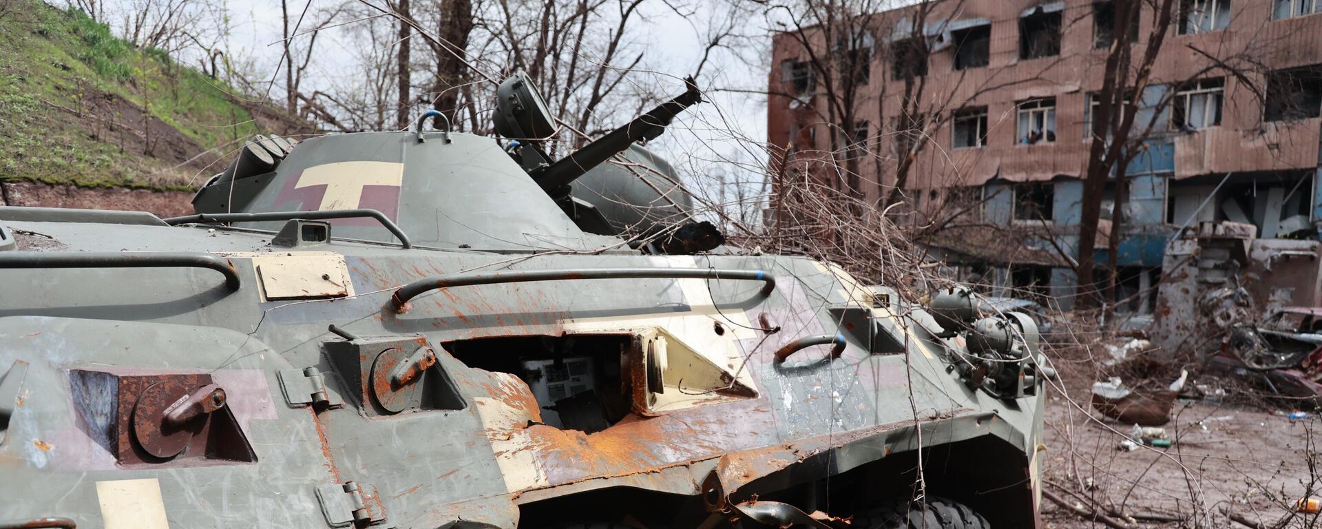 معدات عسكرية أوكرانية محروقة في مصنع المعادن باسم لينين المحرر في ماريوبول، أوكرانيا 18 أبريل 2022 - سبوتنيك عربي, 1920, 23.05.2023