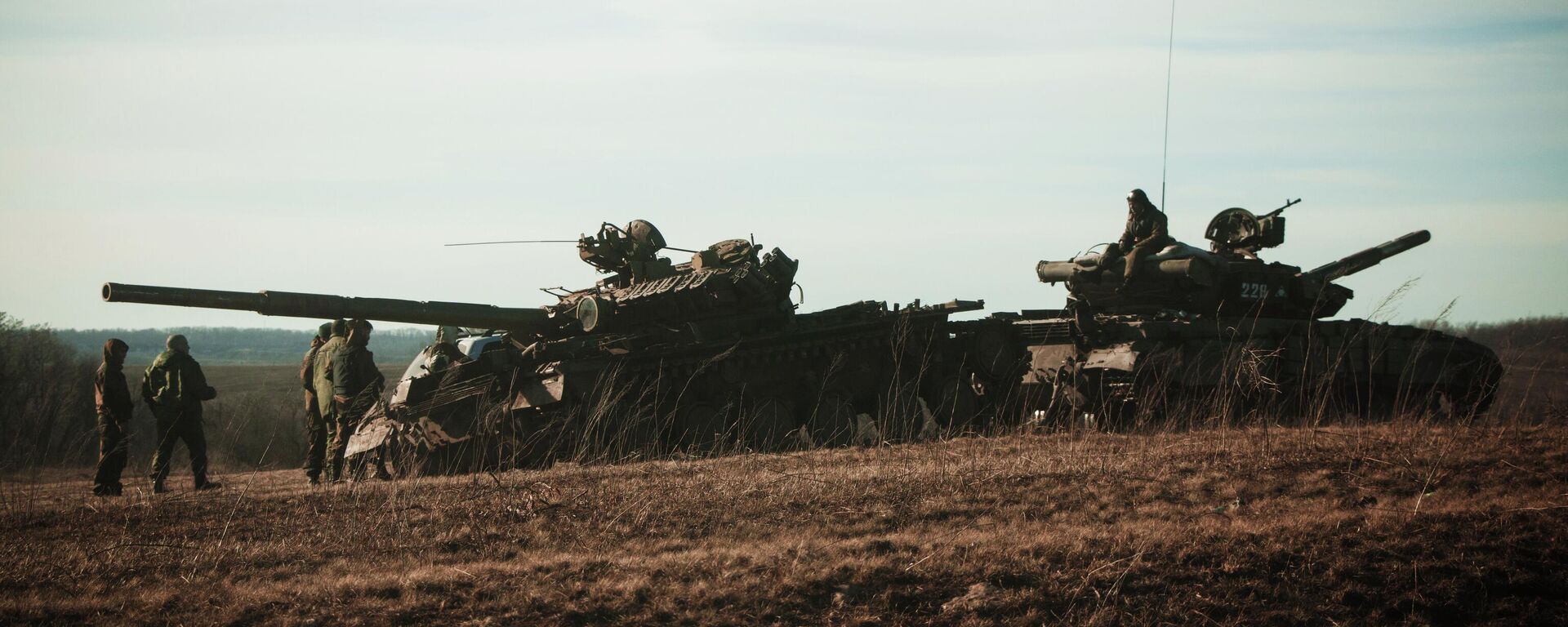 دبابات قوات جمهورية دونيتسك الشعبية بالقرب من دبالتسيف، 25 فبراير 2015 - سبوتنيك عربي, 1920, 19.04.2022
