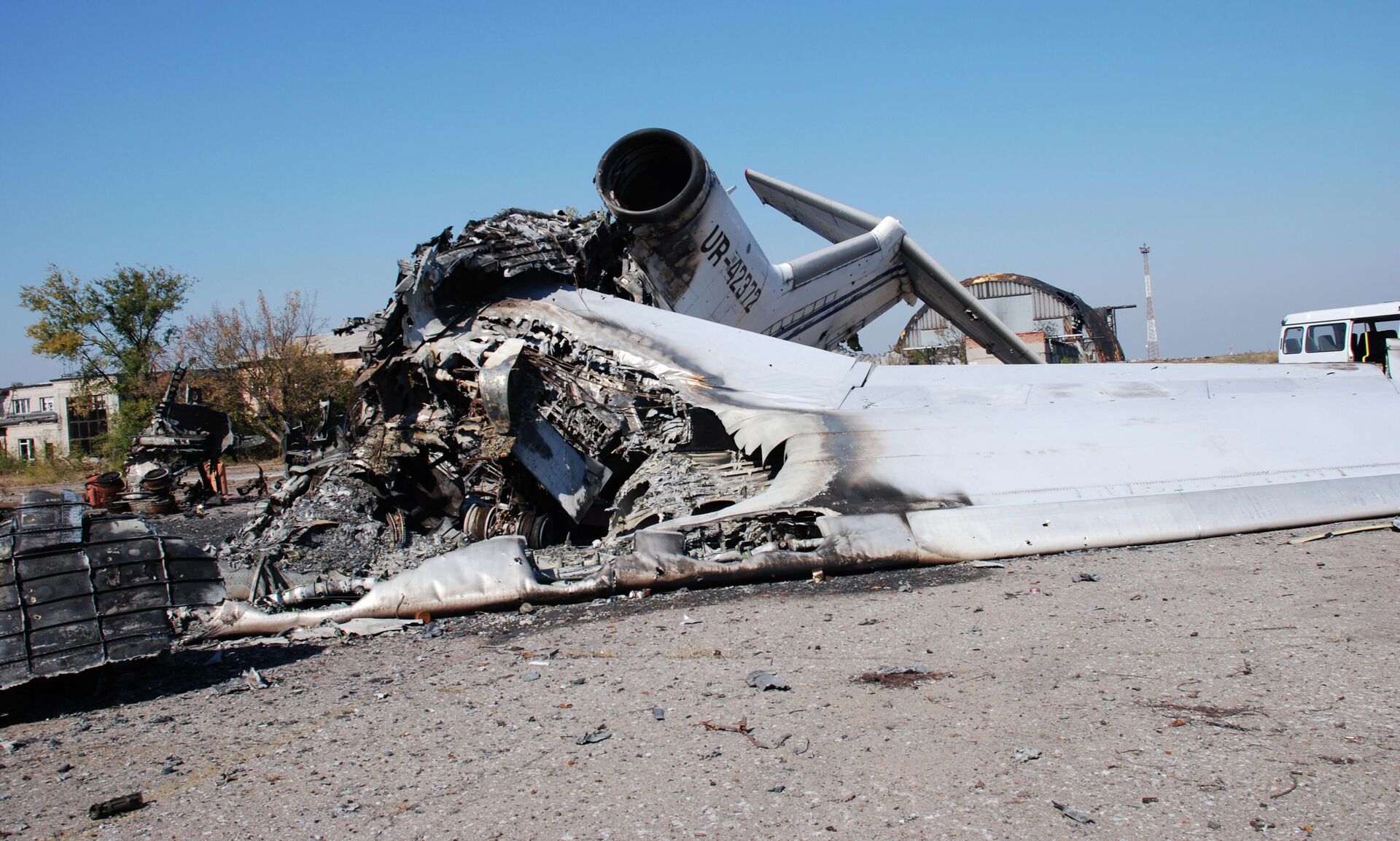 الطائرات المدمرة في مطار دونيتسك، 8 أبريل 2014 - سبوتنيك عربي, 1920, 19.04.2022