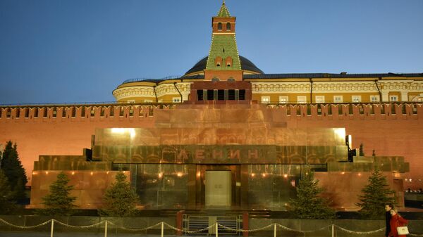ضريح فلاديمير لينين في الساحة الحمراء بجانب الكرملين في العاصمة الروسية موسكو بتاريخ 20.04.2022 - سبوتنيك عربي