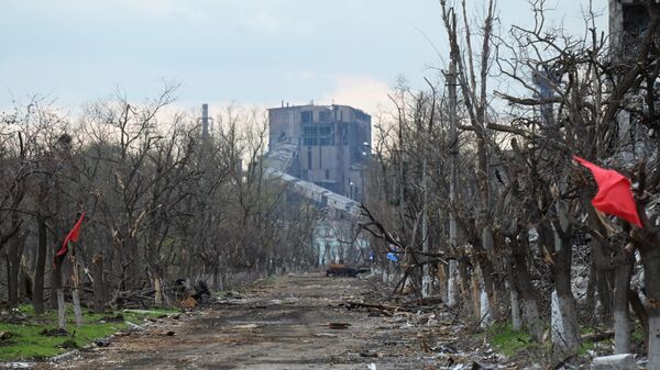 ممر إنساني لخروج العسكريين والمدنيين من أراضي مصنع آزوفستال في ماريوبول، أوكرانيا 22 أبريل 2022 - سبوتنيك عربي