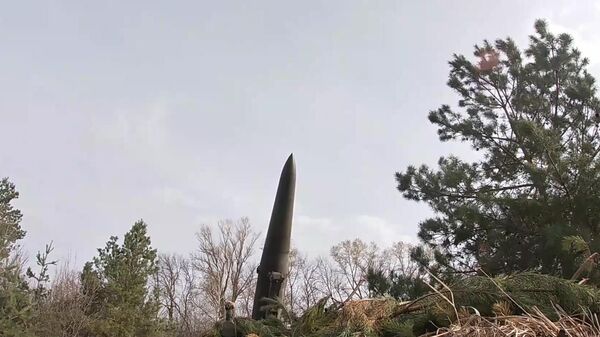 Боевой запуск ракеты оперативно-тактического ракетного комплекса Искандер - سبوتنيك عربي