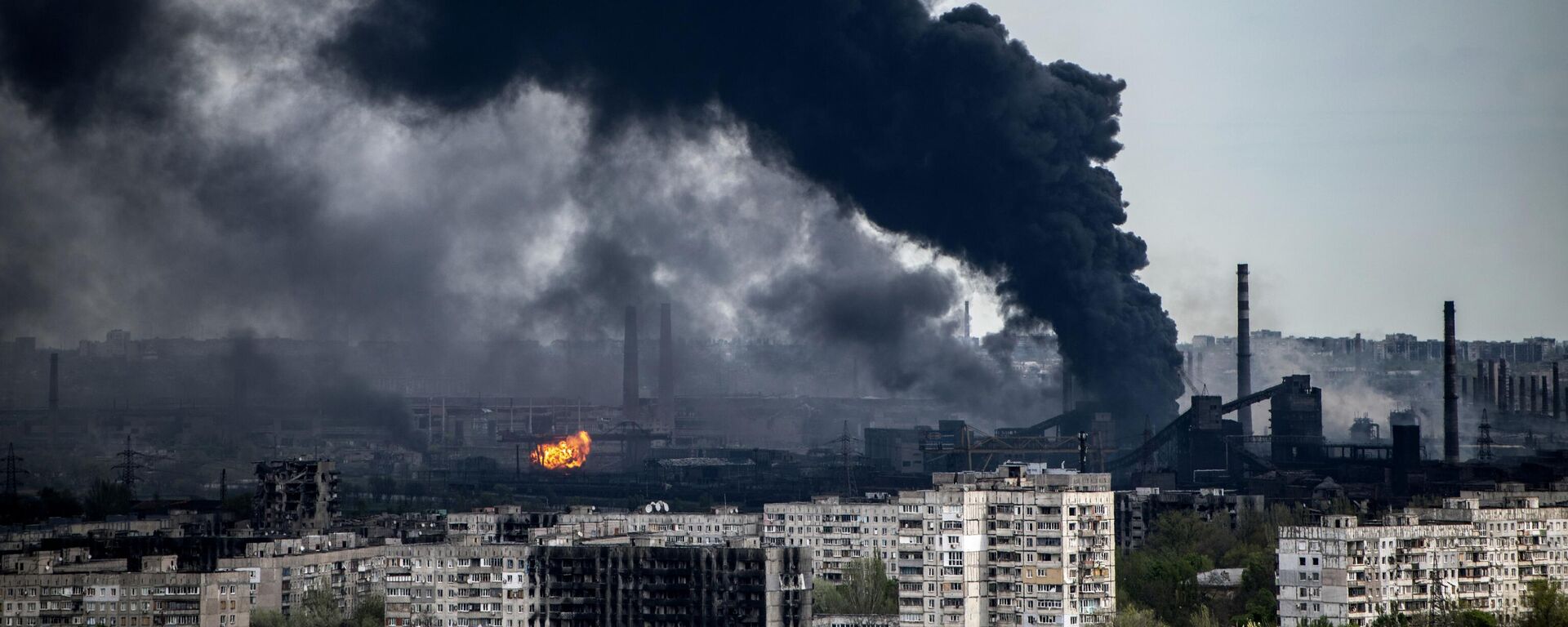 قصف القوات المسلحة الأوكرانية لمباني على أراضي مصنع المعادن آزوفستال في ماريوبول، أوكرانيا 2 مايو 2022 - سبوتنيك عربي, 1920, 18.03.2023