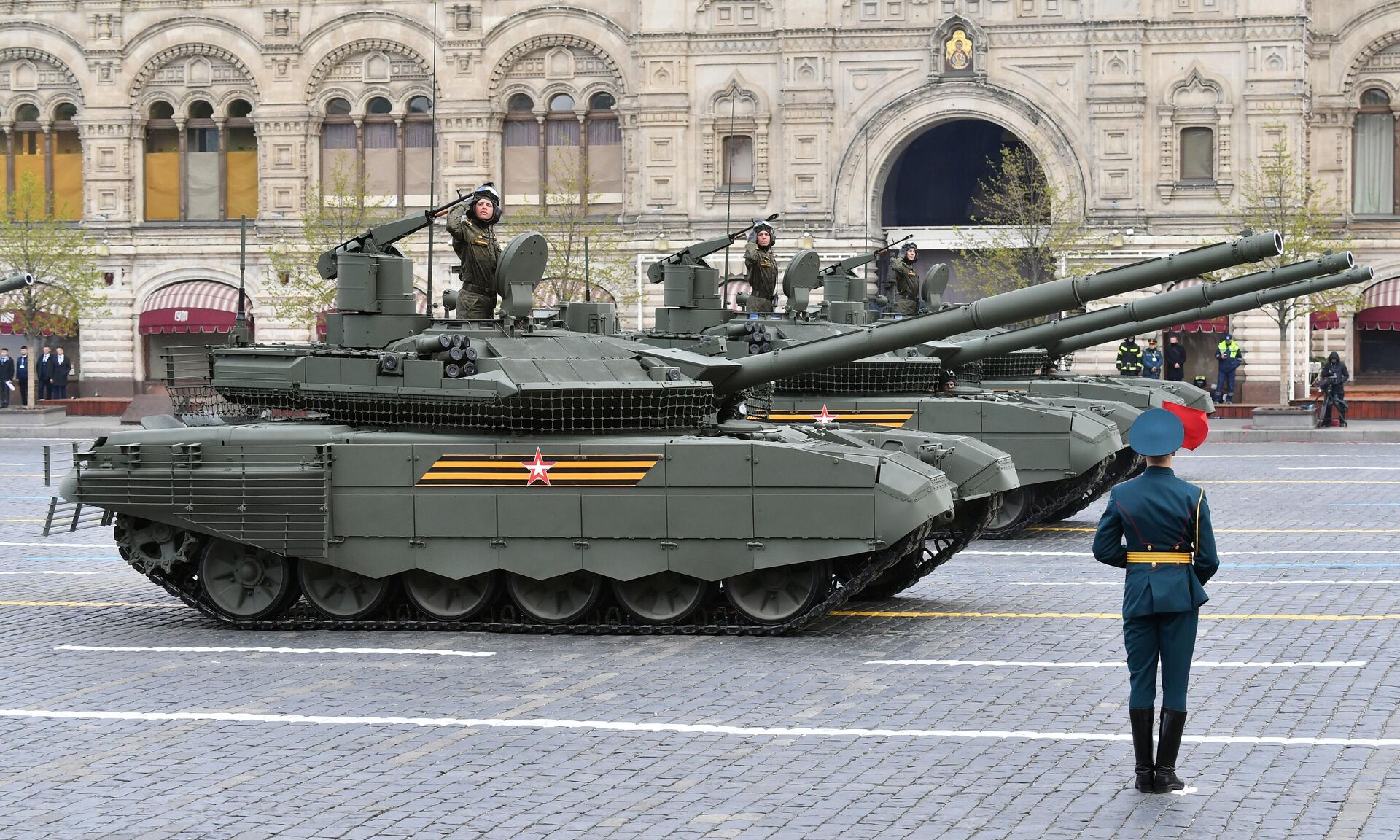 دبابات تي-90إم (بروريف)، خلال العرض العسكري بمناسبة الذكرى الـ77 لعيد النصر في الحرب الوطنية العظمى على الساحة الحمراء في موسكو، روسيا 9 مايو 2022 - سبوتنيك عربي, 1920, 09.05.2022