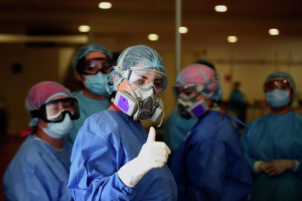 ممرضة في أحد المستشفيات المكسيكة المختصة بعلاج المصابين بكوفيد 19، بجامعة المكسيك للضمان الاجتماعي - سبوتنيك عربي