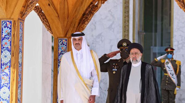 الرئيس الإيراني إبراهيم رئيسي يستقيل أمير قطر الشيخ تميم بن حمد آل ثاني في طهران - سبوتنيك عربي