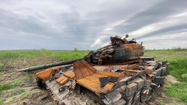 دبابة أوكرانية مدمرة في أراضي جمهورية لوغانسك الشعبية - سبوتنيك عربي