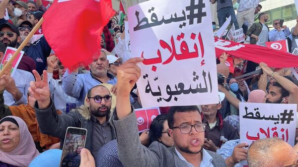 معارضو الرئيس التونسي قيس سعيد يحتجون في شارع الحبيب بورقيبة... صور - سبوتنيك عربي
