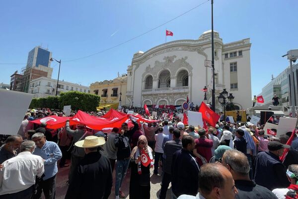 مظاهرات حزبية تطالب بالعودة إلى مسار الديمقراطية، تونس، 15 مايو/ آيار 2022 - سبوتنيك عربي