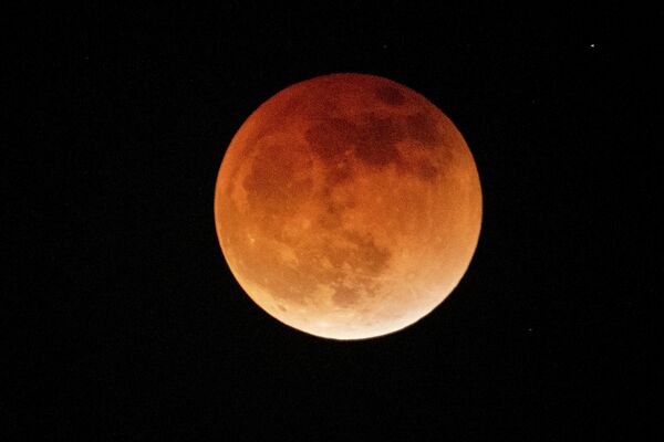 خسوف القمر، القمر الدموي، كاليفورنيا، الولايات المتحدة، 15 مايو 2022 - سبوتنيك عربي