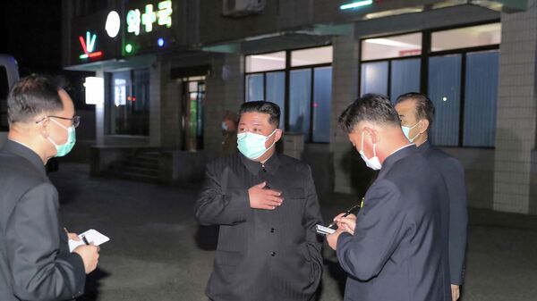 زعيم كوريا الشمالية، كيم جونغ أون، يدعو إلى تعبئة الأفراد العسكريين لتحقيق الاستقرار في إمدادات الأدوية في العاصمة بيونغ يانغ - سبوتنيك عربي