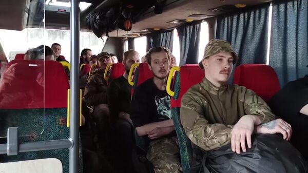 مسلحون أوكرانيون أسرى من آزوفستال - سبوتنيك عربي