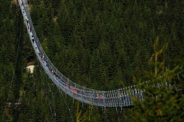 أطول جسر معلّق عالميا في التشيك، 13 مايو عام 2022 - سبوتنيك عربي