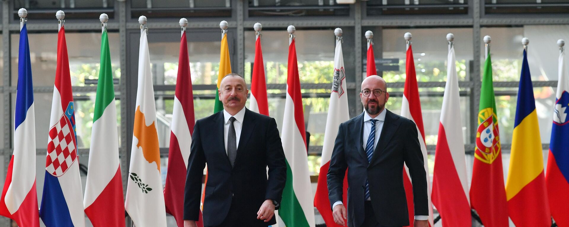 الرئيس الأذربايجاني إلهام علييف مع رئيس المجلس الأوروبي شارل ميشيل في بروكسل - سبوتنيك عربي, 1920, 22.05.2022