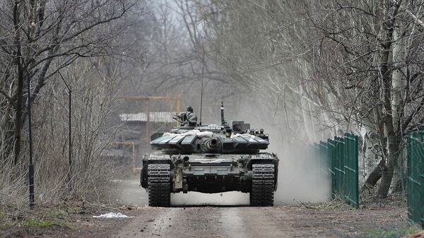 
دبابة روسية في بلدة بوباسنايا بعد تحريرها من القوات الأوكرانية - سبوتنيك عربي