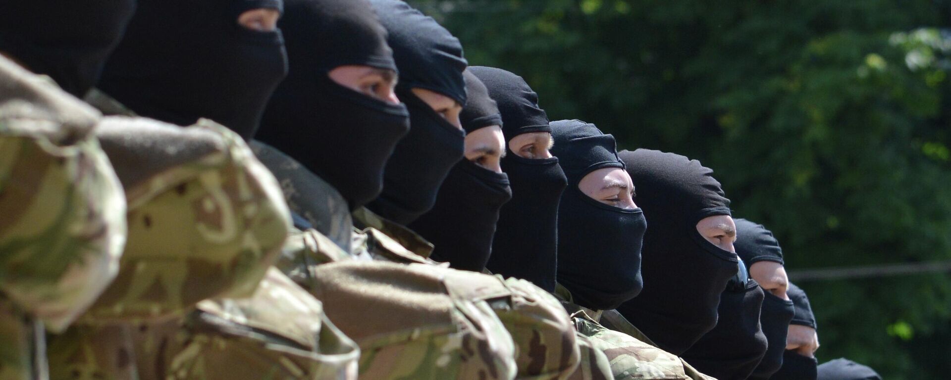 جنود كتيبة آزوف يؤدون يمين الولاء لأوكرانيا في ساحة صوفيا في كييف قبل إرسالهم إلى دونباس، 16 يوليو/ تموز 2014 - سبوتنيك عربي, 1920, 24.05.2022