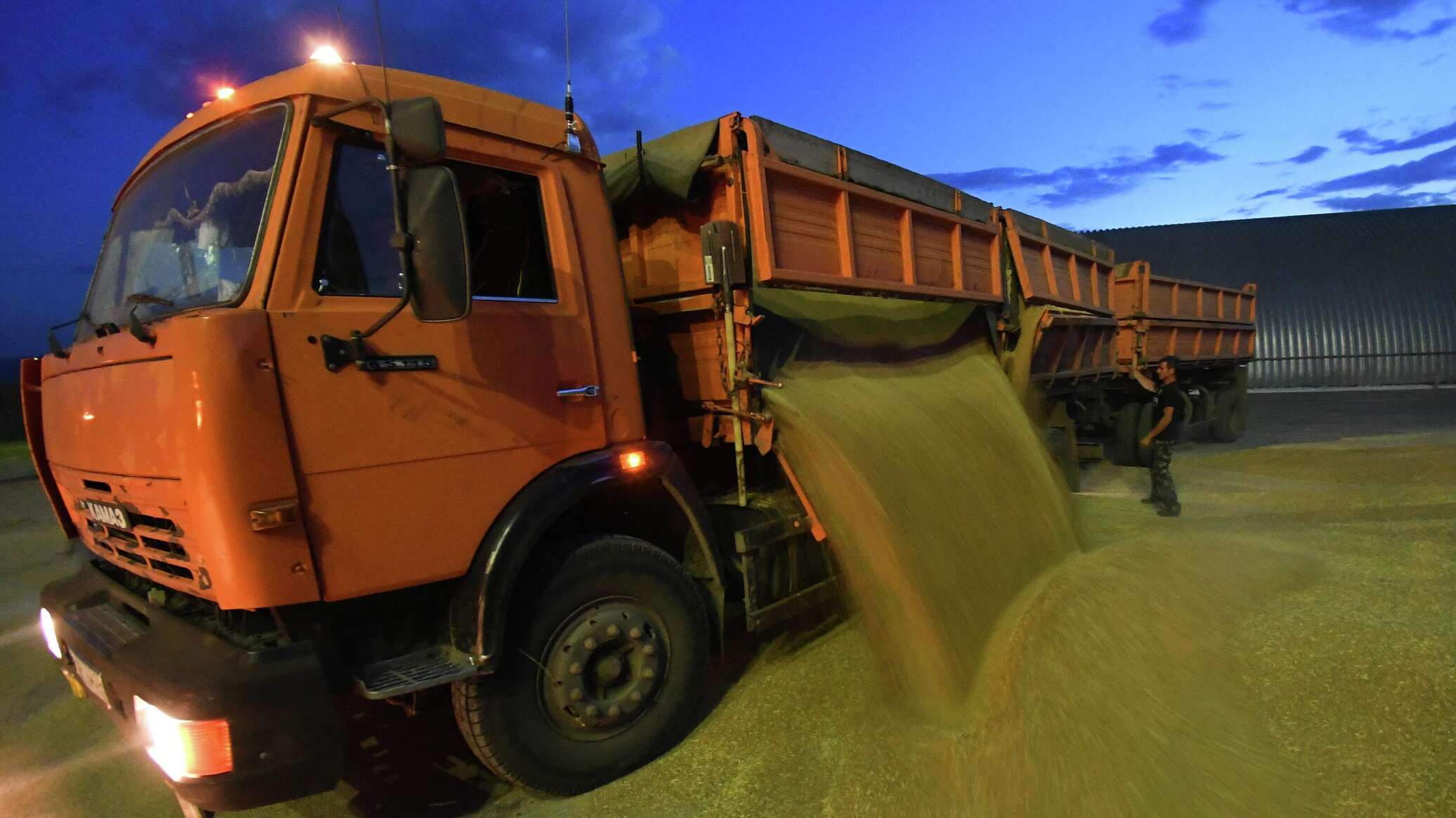 روسيا وتركيا تتوصلان إلى اتفاق مبدئي لتوريد مليون طن من الحبوب