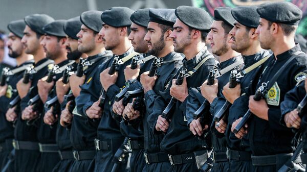 عناصر من الشرطة الإيرانية - سبوتنيك عربي