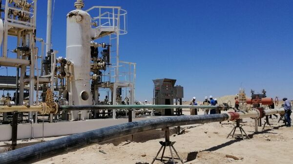 وزارة النفط السورية تعلن وضع بئر غاز جديد في الخدمة بطاقة إنتاجية 250 ألف متر مكعب يوميا، تم ربطه مرحليا مع معمل (غاز ايبلا) بريف حمص الشرقي للإسراع في استثماره ضمن محطات توليد الكهرباء - سبوتنيك عربي