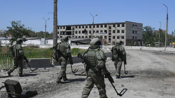 Разминирование территории комбината Азовсталь и бывших позиций ВСУ в Мариуполе - سبوتنيك عربي