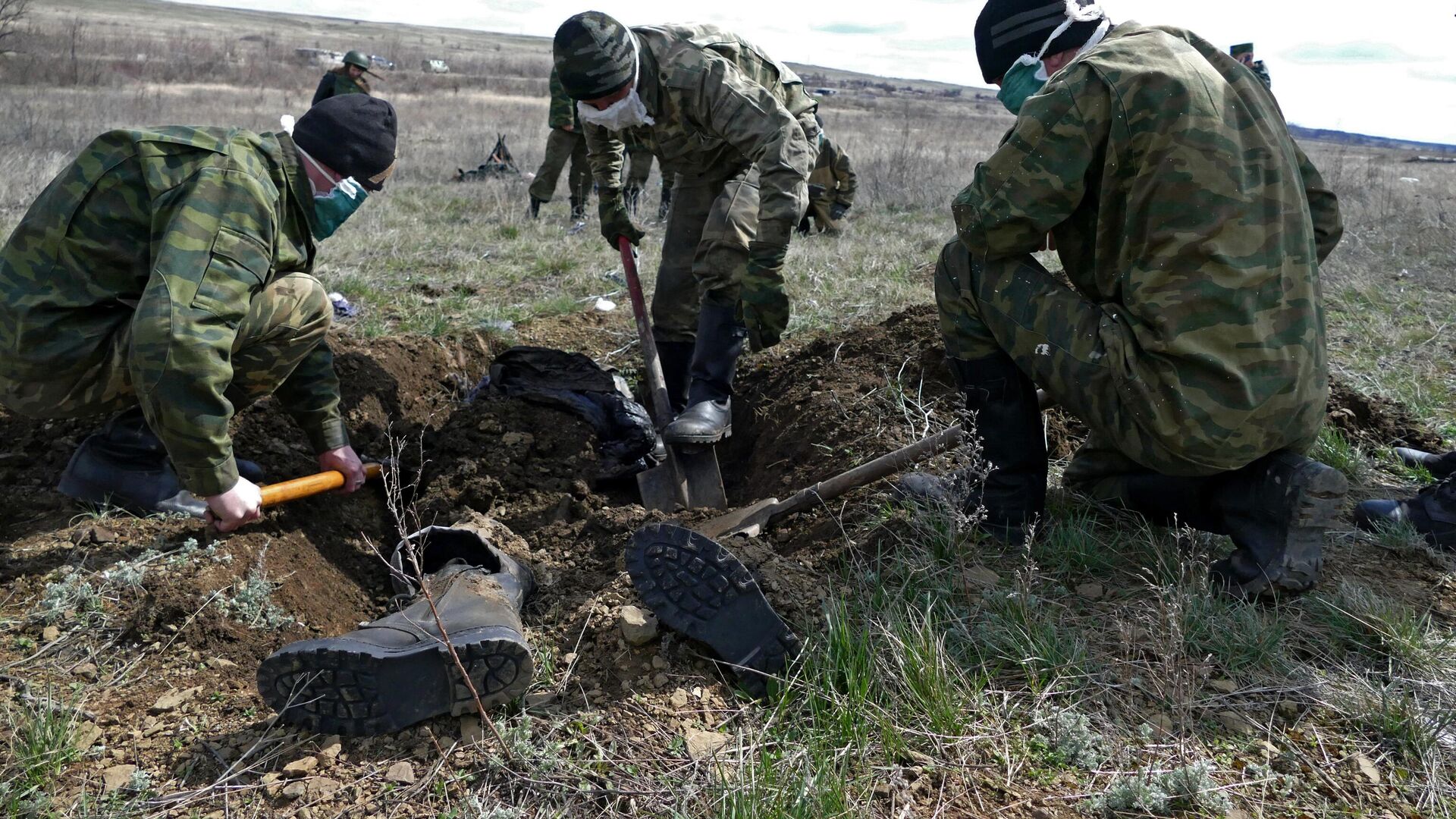 العثور على مقبرة جماعية لجنود الجيش الأوكراني قرب بلدة ديبالتسيفو - سبوتنيك عربي, 1920, 23.01.2023
