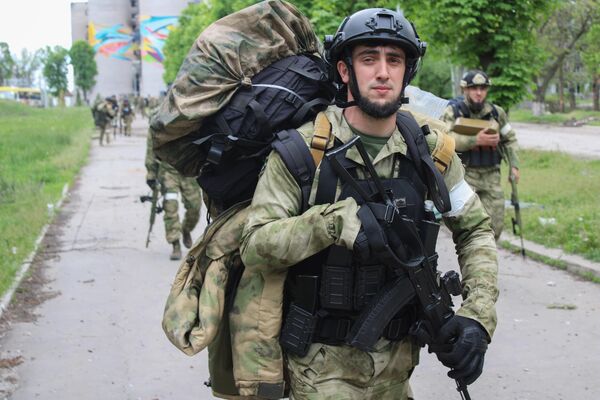 أحد الجنود الشيشانيين في الشرطة العسكرية باسم أحمد حاجي قديروف - سبوتنيك عربي
