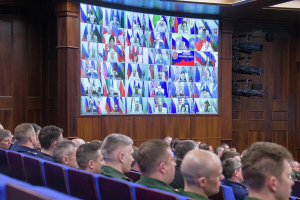 كلمة رئيس هيئة  التنسيق السورية الروسية ، الجنرال ميخائيل ميزينتسيف، في اجتماع مشترك لمقر التنسيق بين الإدارات في سوريا وروسيا (16 يونيو 2022) - سبوتنيك عربي