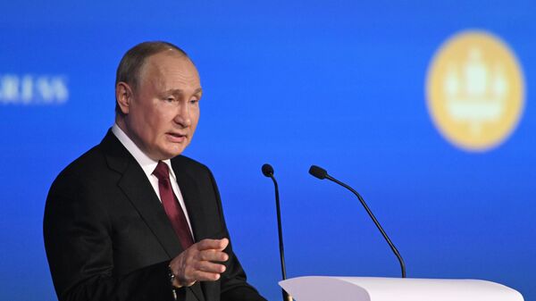 كلمة بوتين في الجلسة العامة لمنتدى سان بطرسبورغ الاقتصادي الدولي 2022 - سبوتنيك عربي