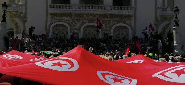 مسيرة لجبهة الخلاص الوطني في تونس للمطالبة بحوار وطني شامل واسقاط الاستفتاء  - سبوتنيك عربي