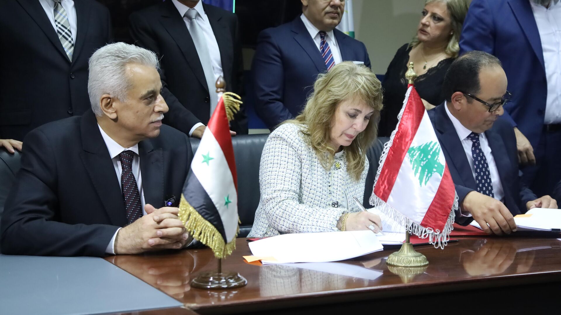 لبنان يوقع عقد شراء الغاز الطبيعي من مصر، وعقد نقل وتبادل مع سوريا - سبوتنيك عربي, 1920, 21.06.2022