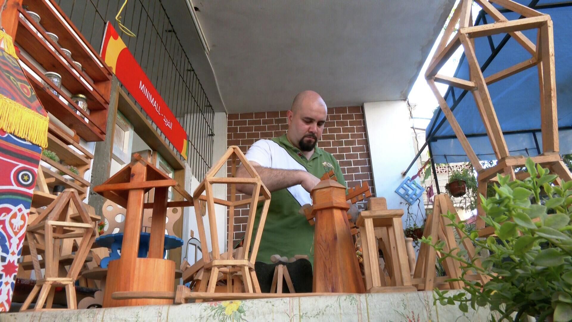 مهندس معماري يُبدع في صناعة المشغولات الخشبية  - سبوتنيك عربي, 1920, 29.06.2022